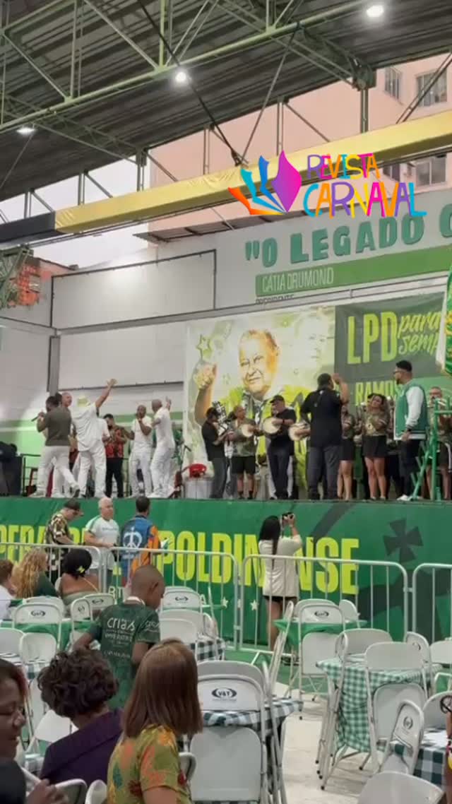 Quando a comunidade se encontra, o Carnaval acontece. 💚🤍  A Imperatriz Leopoldinense recebeu sua comunidade em mais uma 