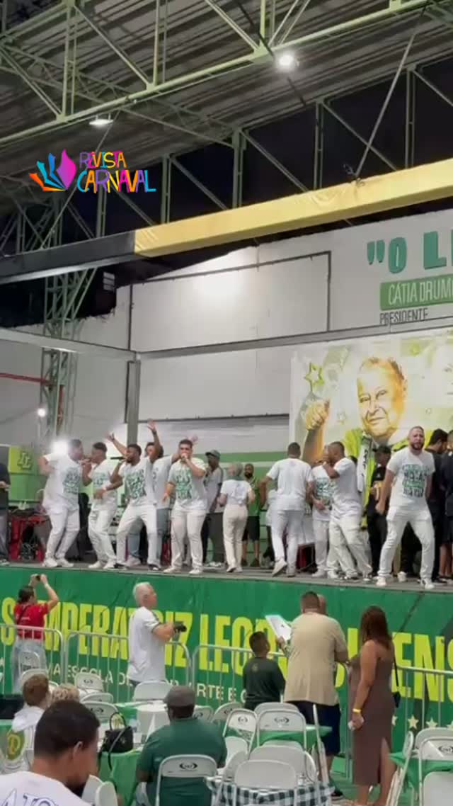 A Leopoldina pulsou! 💚🤍🔥  Entre apresentação de samba, um prato de feijoada e o som da bateria, a Imperatriz reúne sua c