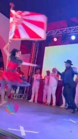 O primeiro casal do Salgueiro deu um show no palco da final do samba-enredo! 🎩👗 Sidclei Santos e Laryssa Victória evolu
