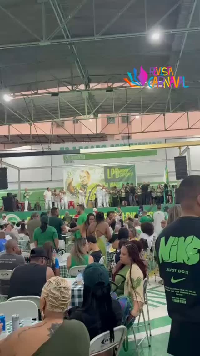 A disputa de samba regada a feijoada foi de arrepiar na Leopoldina! 🥁🔥  A feijoada da Imperatriz foi daqueles encontros 