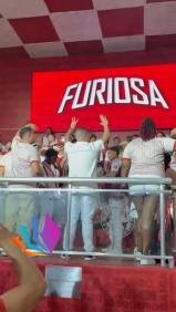 🥁❤️🤍 A FURIOSA DEU O TOM DA NOITE! Quando a Furiosa entra em ação, não tem jeito: a quadra do Salgueiro sente! 🔥🥁 Na e