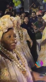 💙💛 AS BAIANAS EM CENA! Ainda ao som de “Agudás, os que levaram a África no coração e trouxeram para o coração da África