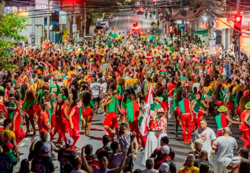 Grande Rio Brilha nos Ensaios de Rua para o Carnaval 2025