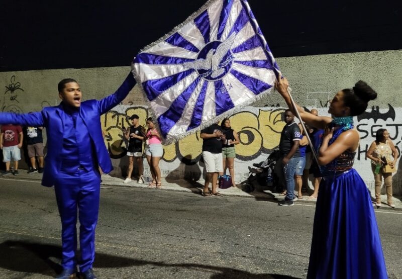 Portela brilha nos ensaios de rua e emociona a comunidade