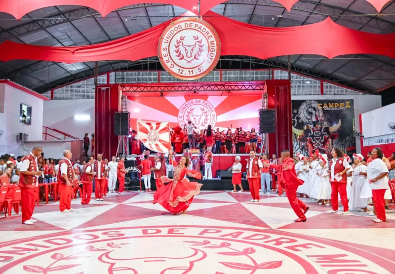 Unidos de Padre Miguel realiza semifinal do concurso de samba-enredo para o Carnaval 2026