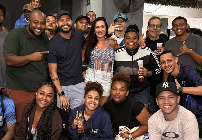 Vanessa Rangeli ensaia com a bateria da Niterói e vive expectativa para coroação