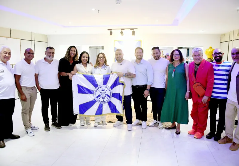 Janja visita o barracão da Acadêmicos de Niterói e confirma presença no desfile na Marquês de Sapucaí