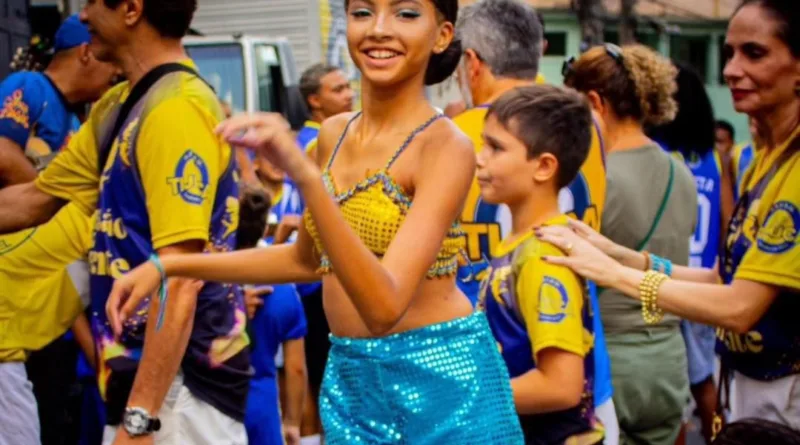 Unidos da Tijuca convoca adolescentes para o desfile e abre últimas vagas para as alas da comunidade