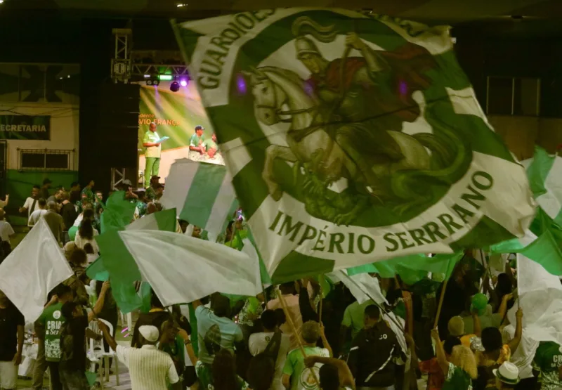 Império Serrano classifica quatro sambas à final do próximo sábado (18)