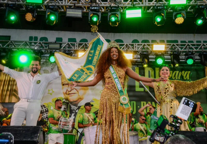 IZA é coroada Rainha de Bateria da Imperatriz Leopoldinense