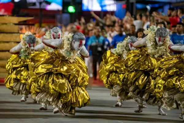 Coreógrafos destacam inovação e incerteza com cabine espelhada no Carnaval 2026