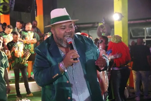 Igor Vianna celebra fase na Mocidade: “É muito diferente cantar na minha escola do coração”