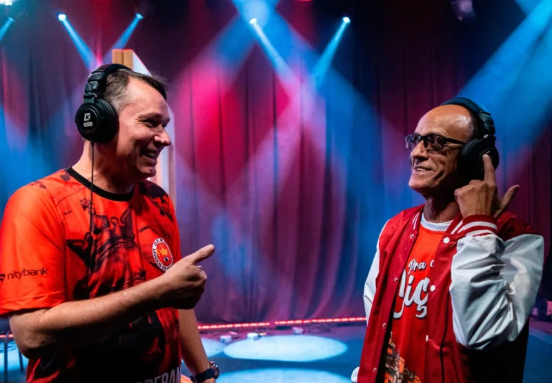 Jornada dupla: funcionário do barracão é compositor campeão da Viradouro