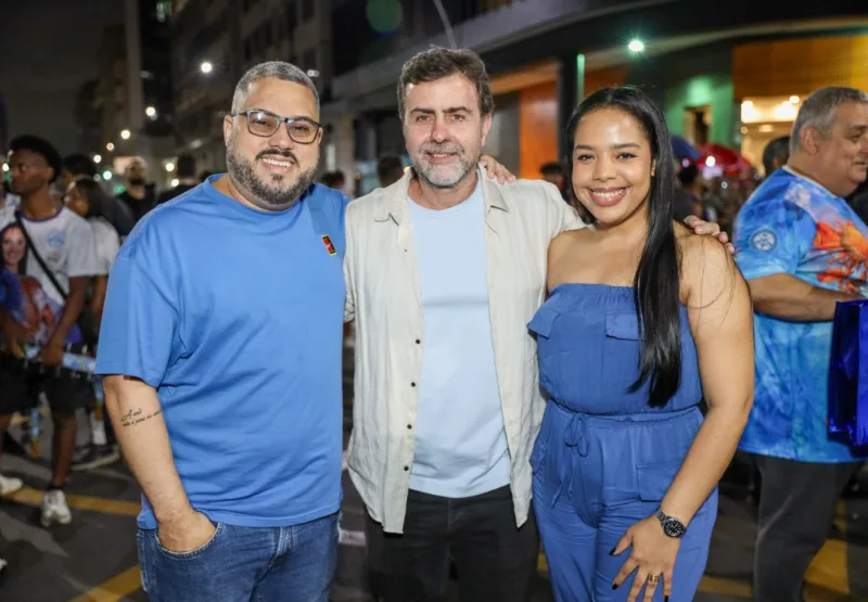 Acadêmicos de Niterói pisa forte na Amaral Peixoto e recebe presenças ilustres de Marcelo Freixo, Talíria Petrone, Verônica Lima e André Bento