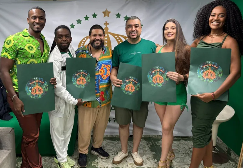 Império Serrano apresenta croquis das fantasias da corte para o Carnaval 2026