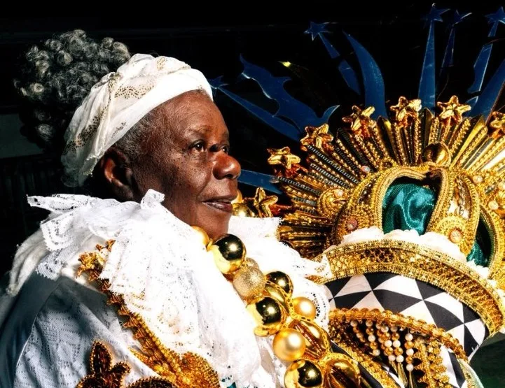 Com Conceição Evaristo vestida de baiana, Império Serrano revela mais duas fantasias no Dia da Consciência Negra