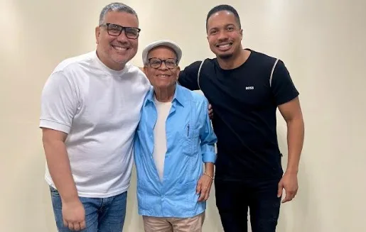 Nei Lopes visita o barracão do Paraíso do Tuiuti e confirma presença no desfile