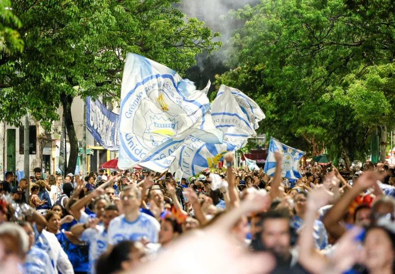 Unidos de Vila Isabel dá início à temporada de ensaios de rua nesta quarta-feira (12)