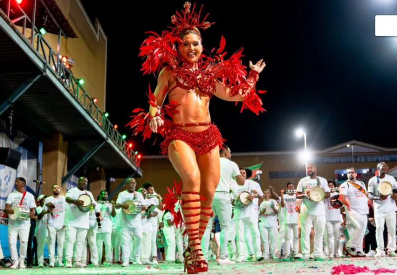 Grande Rio reafirma identidade e mostra coesão no minidesfile de pré-Carnaval