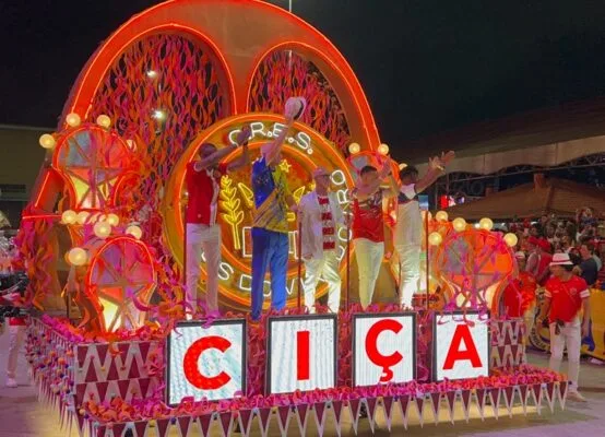 Viradouro entrega minidesfile arrebatador e reafirma força para o Carnaval 2026