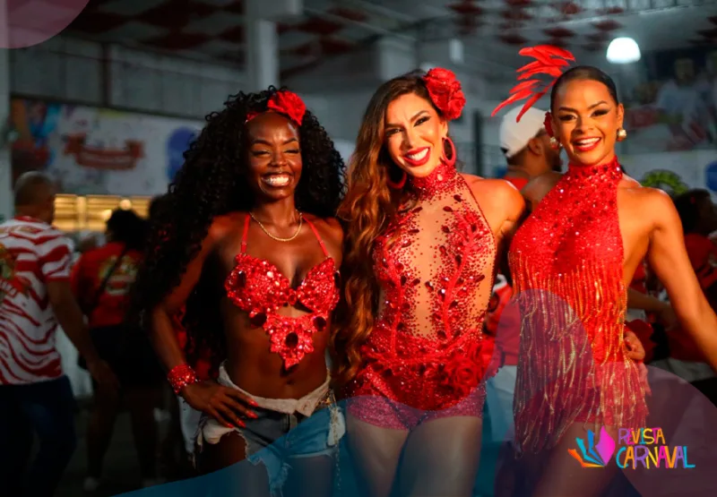 Musa Anny Alves marca presença no  ensaio de quadra da Porto da Pedra