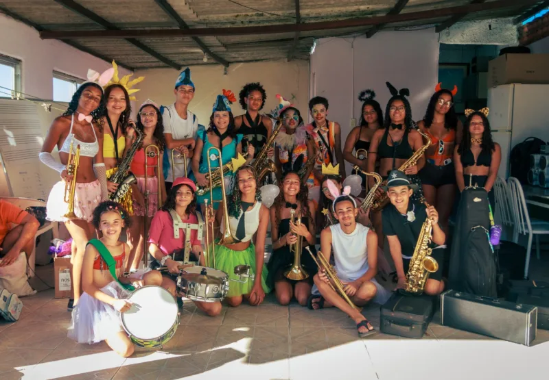 Favela Brass leva Cortejo de Carnaval para as ruas de Santa Teresa com alunos de comunidades do Rio