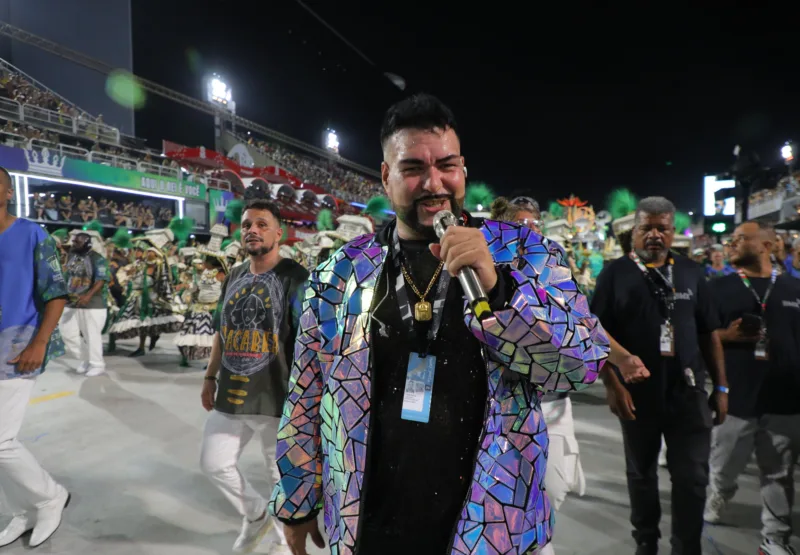 Intérprete Vitor Cunha segue no Império Serrano para o Carnaval 2027