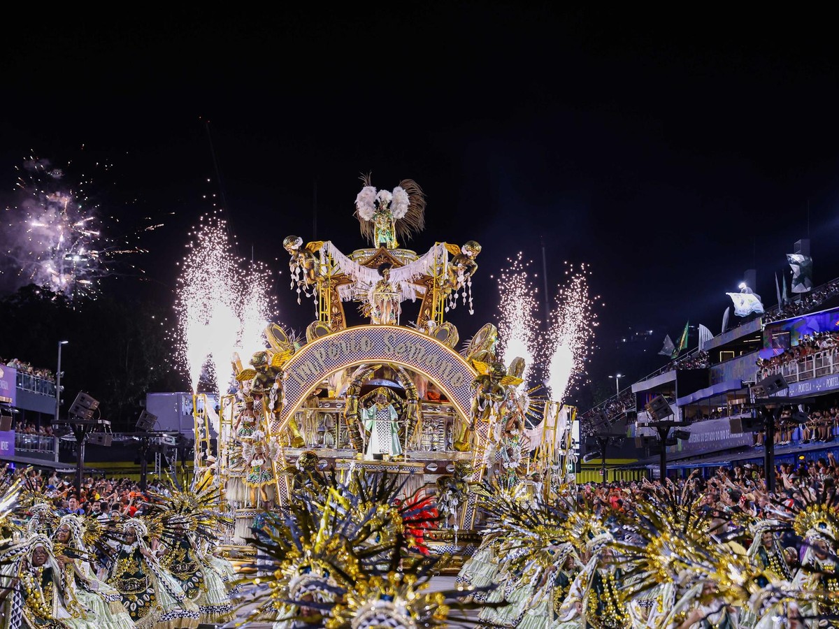 Império Serrano lança enredo para o Carnaval 2027 em roda de samba na Cinelândia nesta sexta-feira (24)