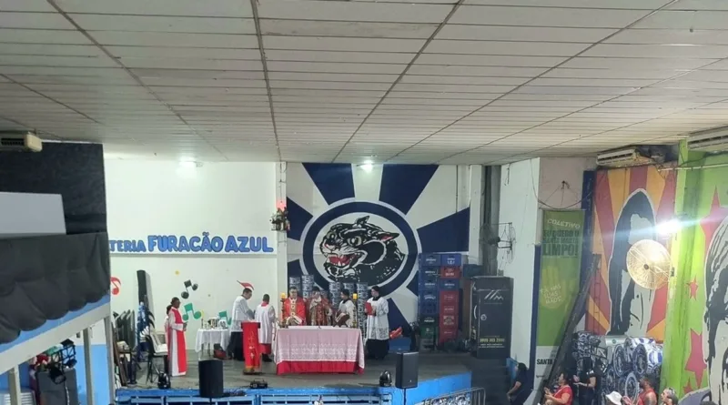 Mocidade Unida do Santa Marta celebra sua padroeira com procissão, missa, feijoada, bingo e grande roda de samba