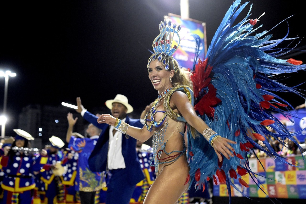 Dani Sant'Anna é confirmada como Rainha de Bateria da Independentes de Olaria para o Carnaval 2027